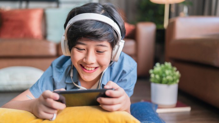 How to stream computer to smartphone